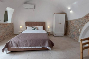 200 year old 'Kamara Suite' with private garden